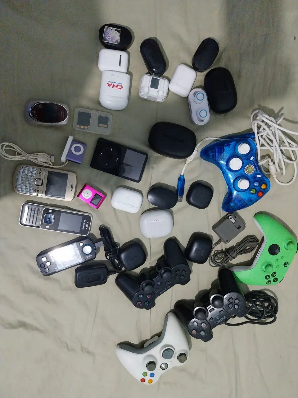 Lote de controles e diversos outros 