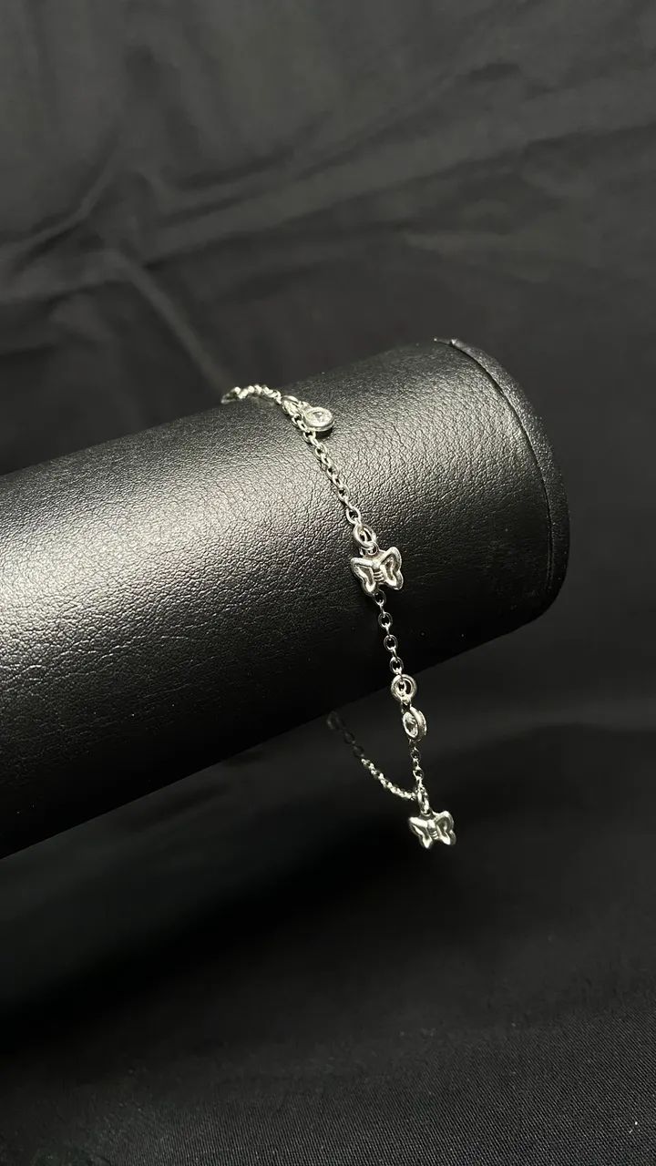 Pulseira de prata borboletas e pontos de luz