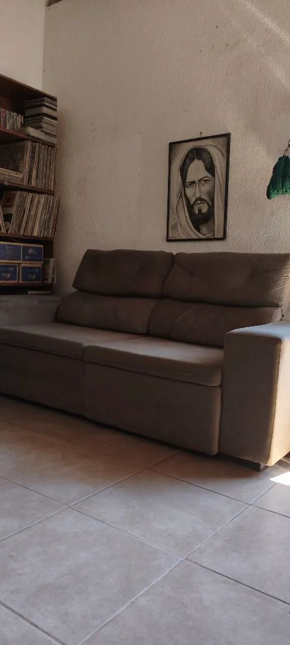 Sofá retrátil super conservado e lindo. Acabou de sair da loja praticamente. - Foto 3