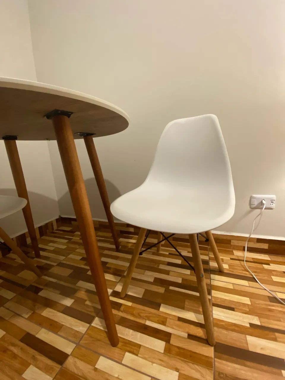 Mesa de Jantar + 2 Cadeiras Eiffel - Foto 4