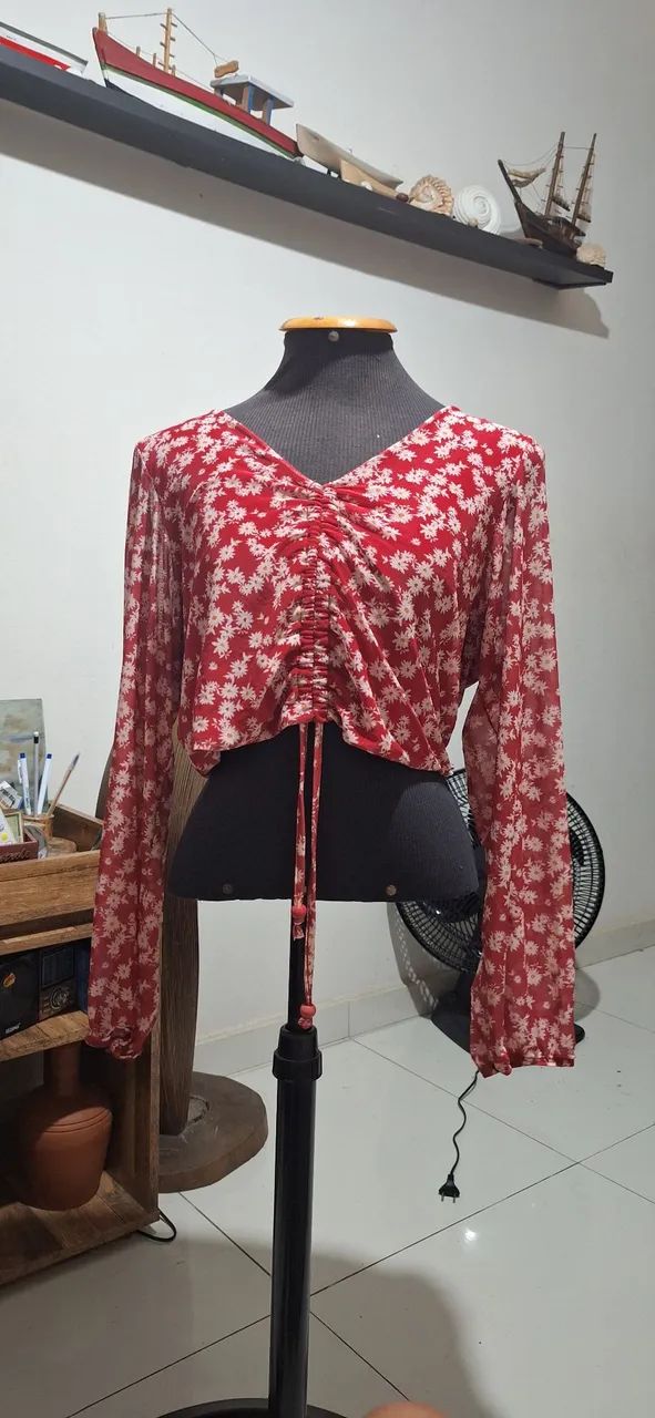 Cropped floral clockhouse