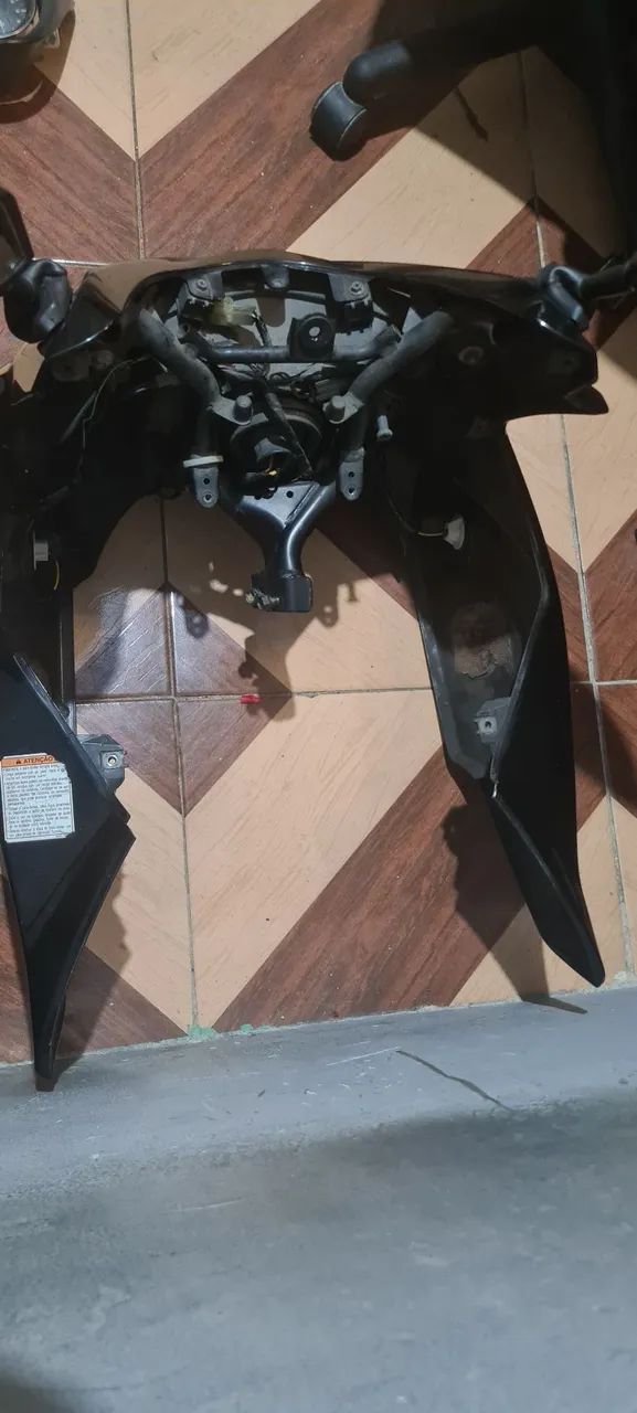 Farol bandit 1250s 2009 funcionado perfeitamente  - Foto 3