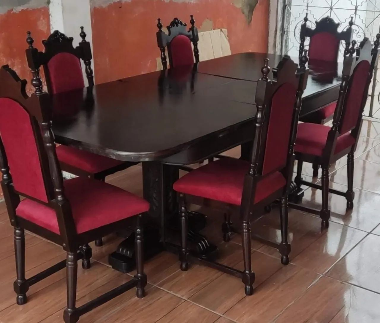 Mesa de jantar clássica 