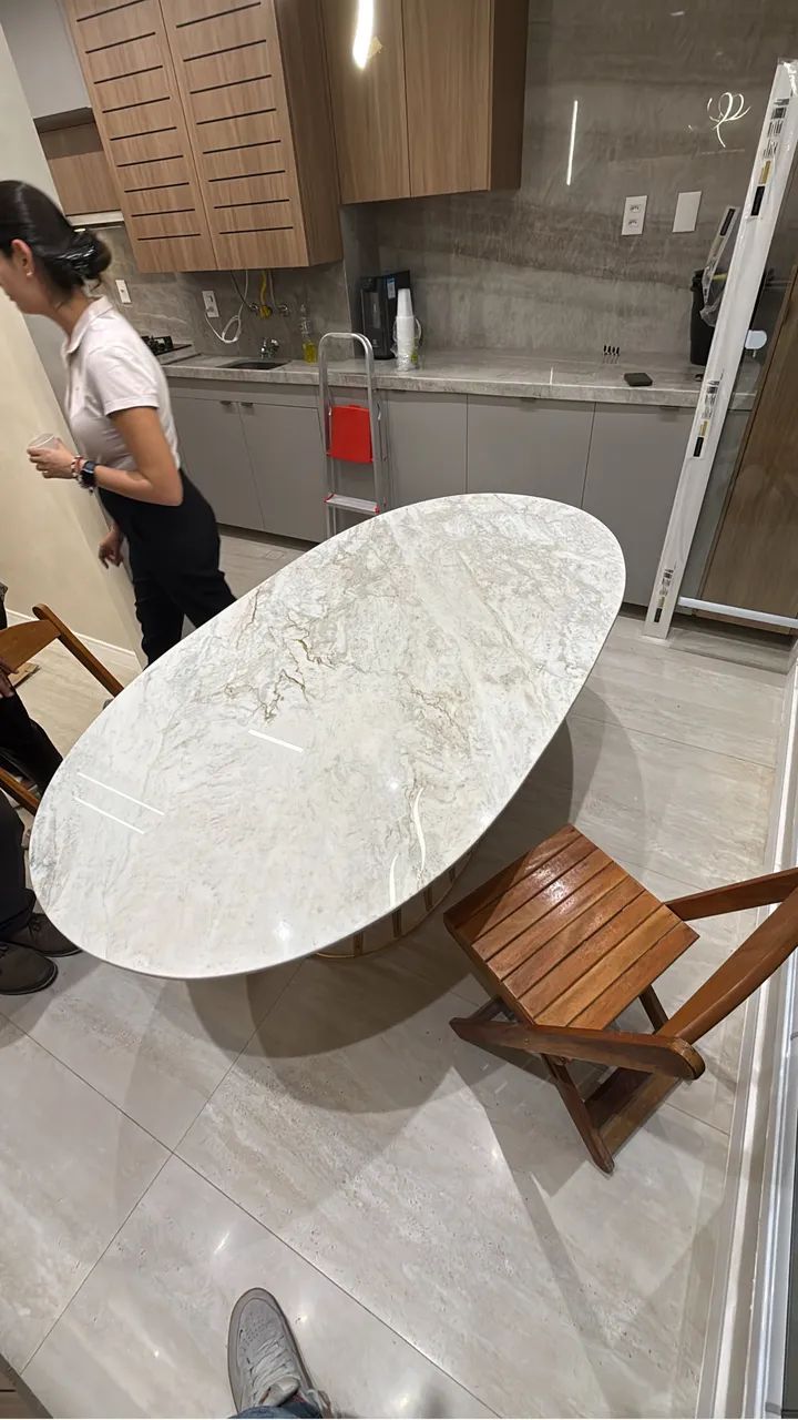 Mesa de jantar em mármore - base dourada - Foto 2