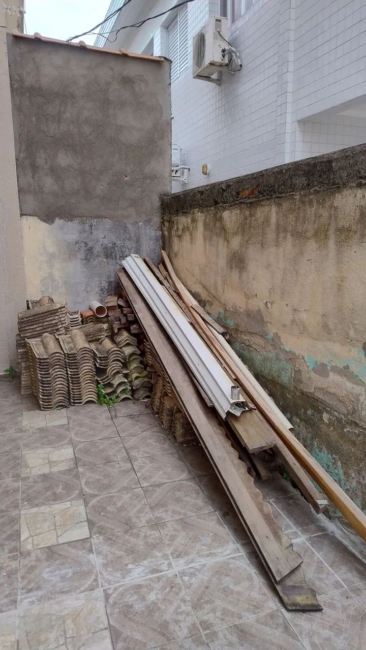 Vende se Telhas, Madeiras e Calha