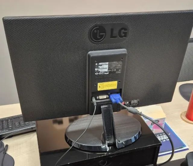 Monitor LG 22 polegadas (Modelo 22EA53TA) - Foto 2