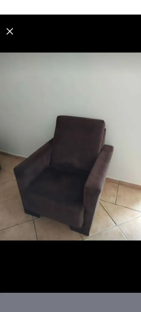 Vendo sofá 3 lugares e mais 2 poltronas de 1 lugar cada, usado em bom estado. 