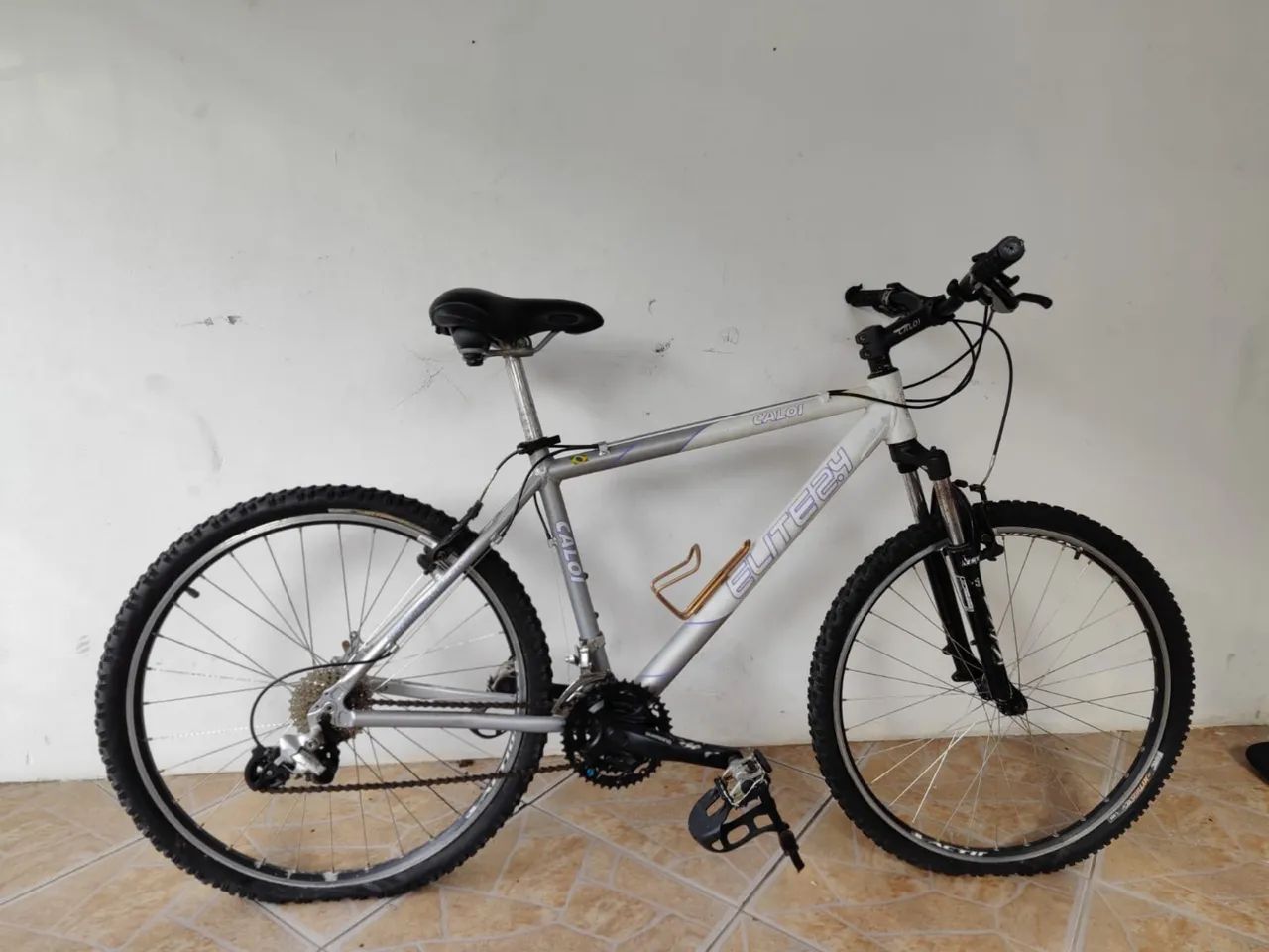 Bicicleta CALOI ELITE 2.4 ARO 26 - Foto 2