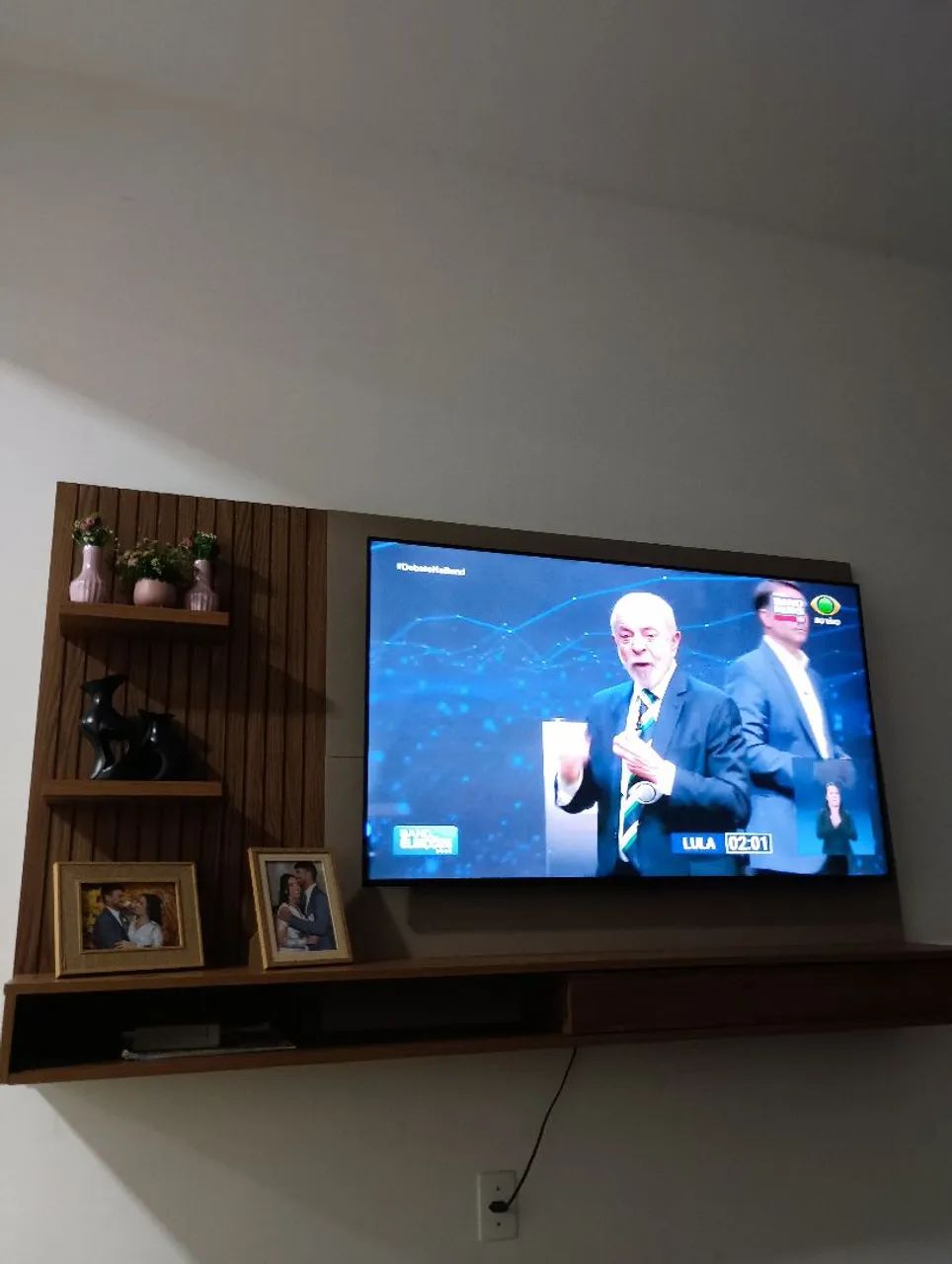 Painel de TV semi novo. 