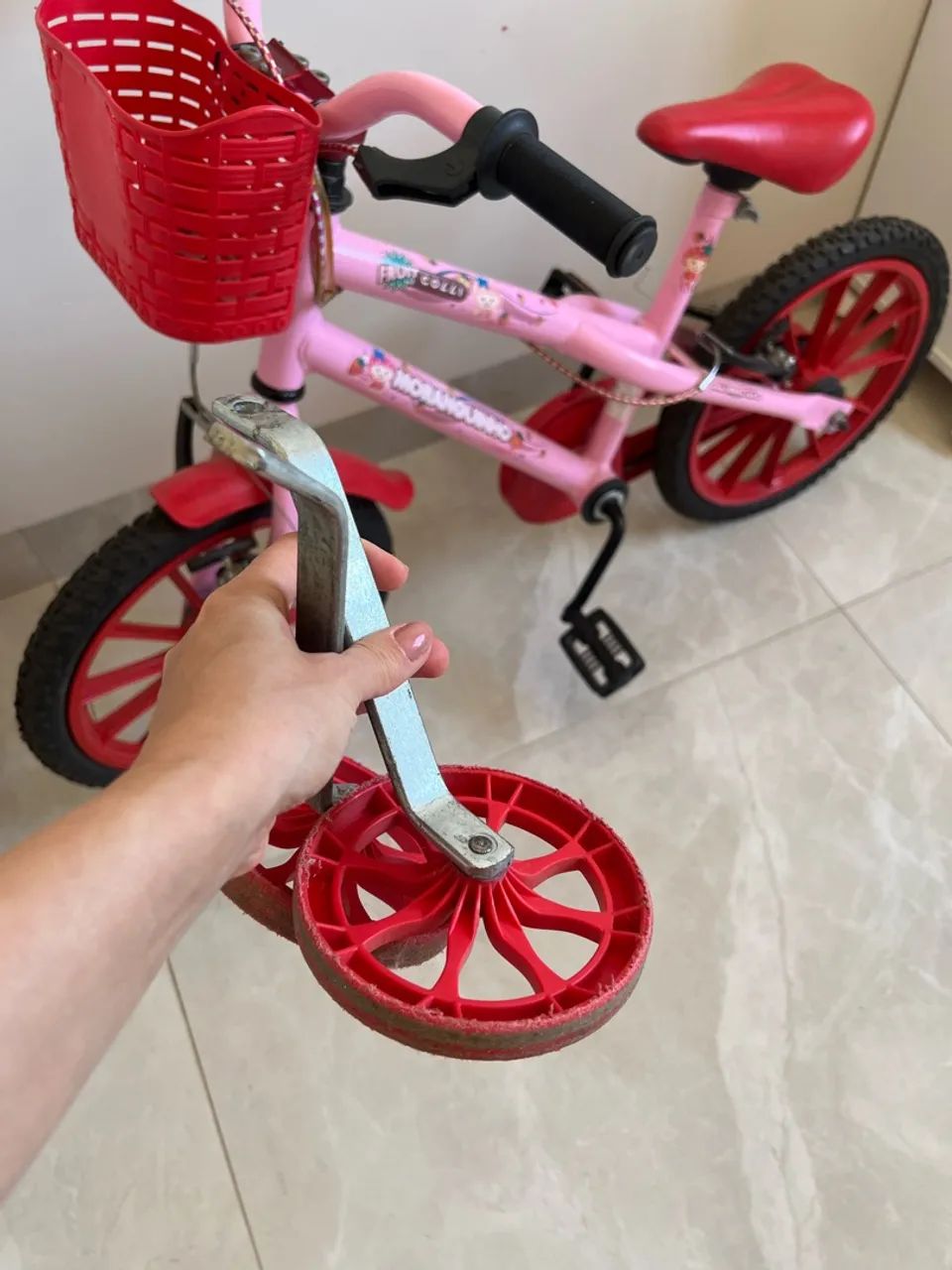 BICICLETA INFANTIL SUPER CONSERVADA  - Foto 4