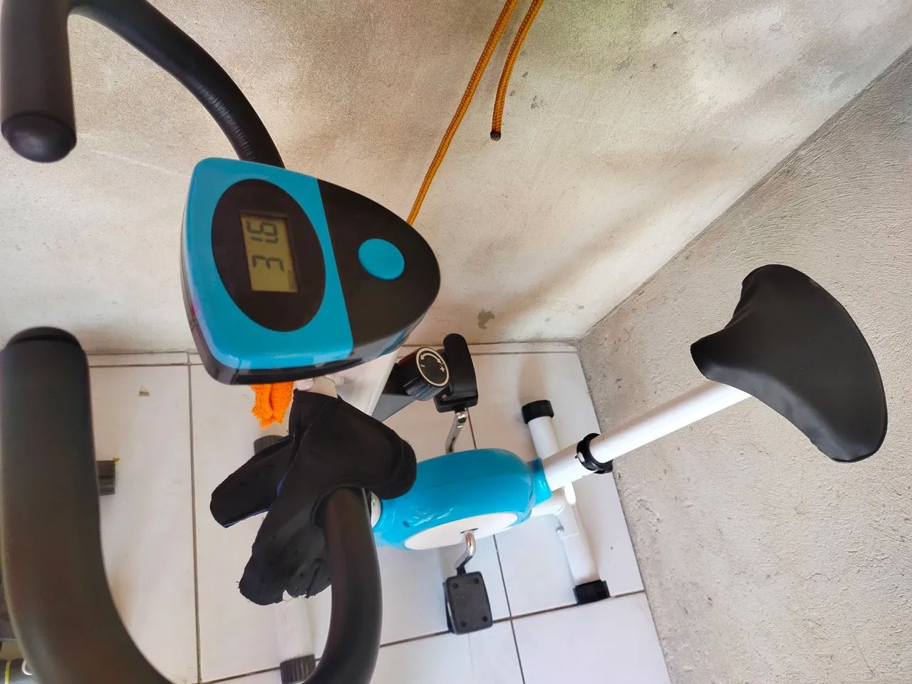 Bicicleta ergometrica semi nova 
