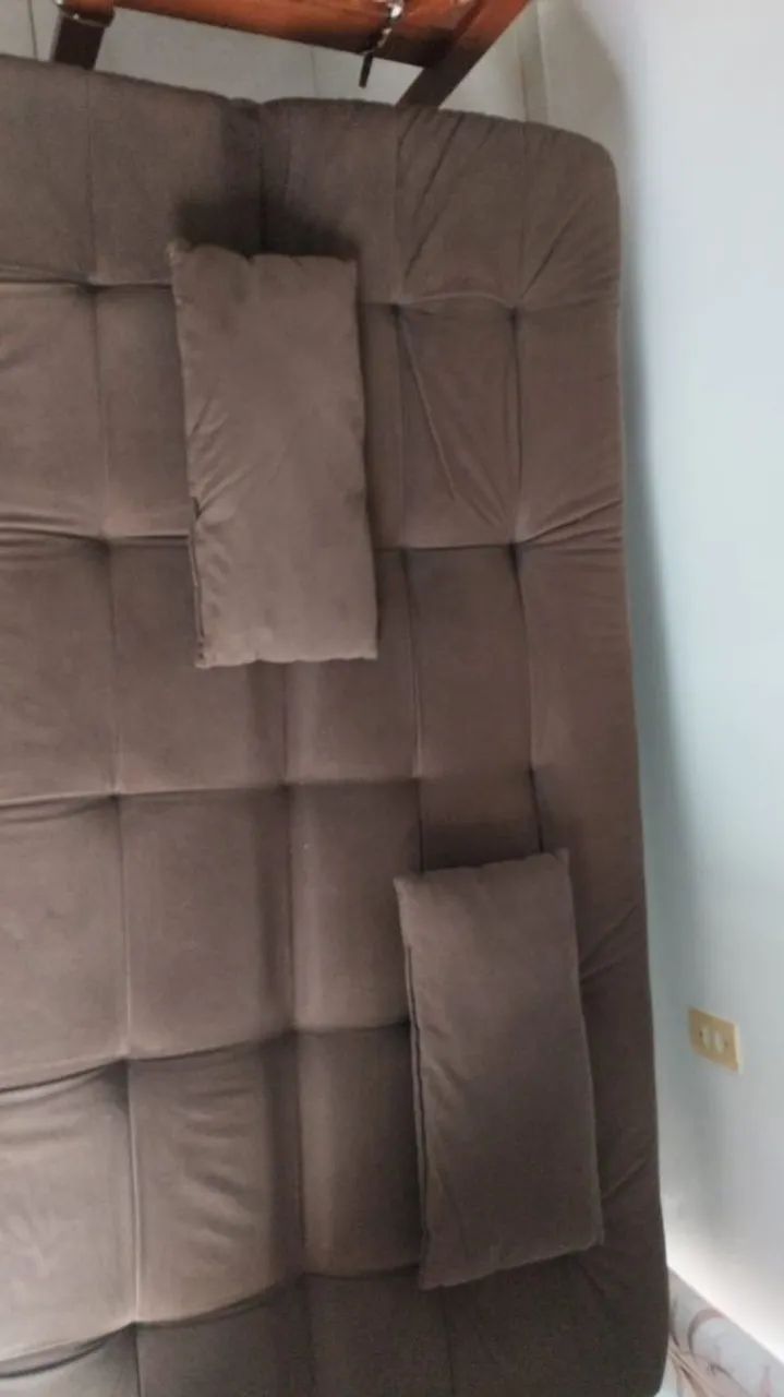 Selling a slightly used sofa65578361402625125