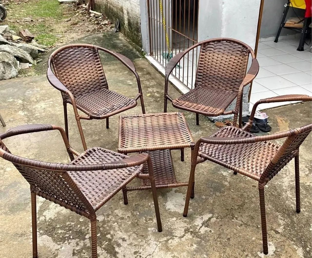 Conjunto de centro e quatro cadeiras - Foto 3