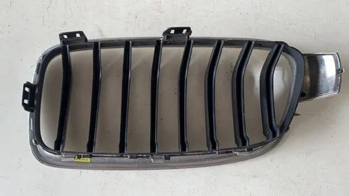 Grade Bmw 320i 328i 335i F30 Com Detalhe Lado Direito 15225 Preto/cromado Direito - Foto 6