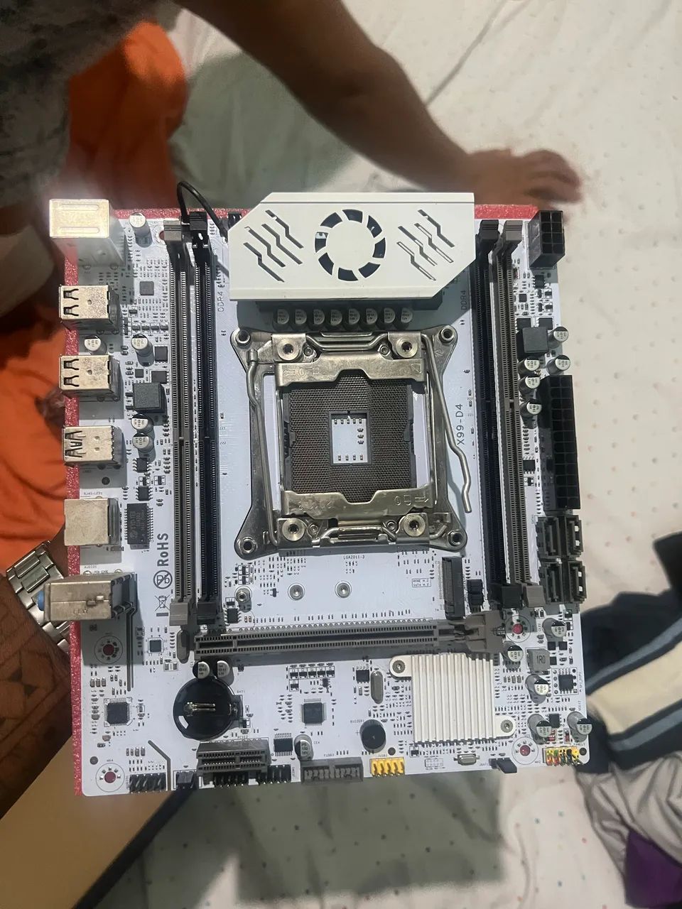 Placa x99 d4 branca//dando 5bipes,porém ligando - Foto 3