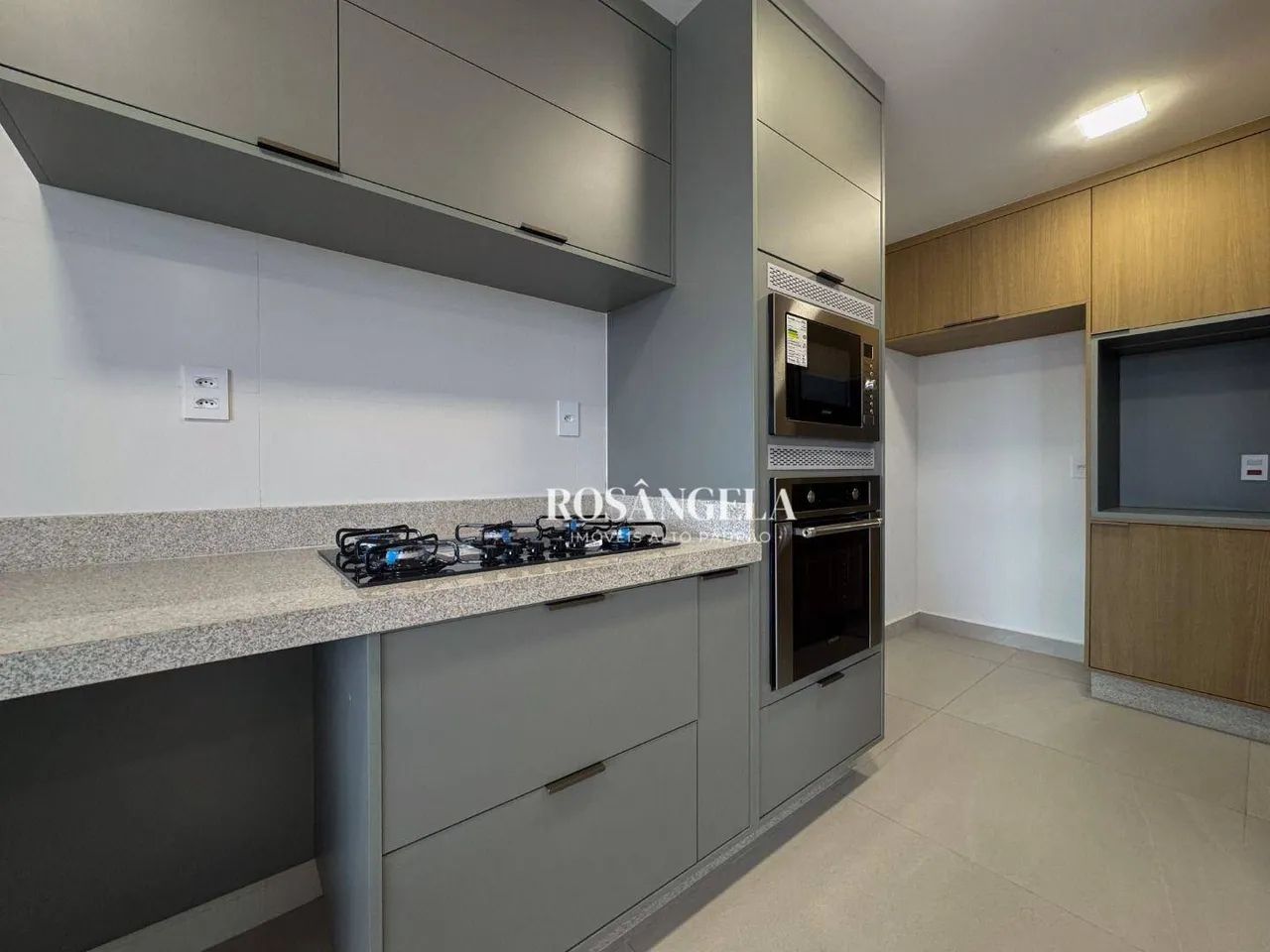 Apartamento de 197 m² com 3 suítes à venda no Holt Place