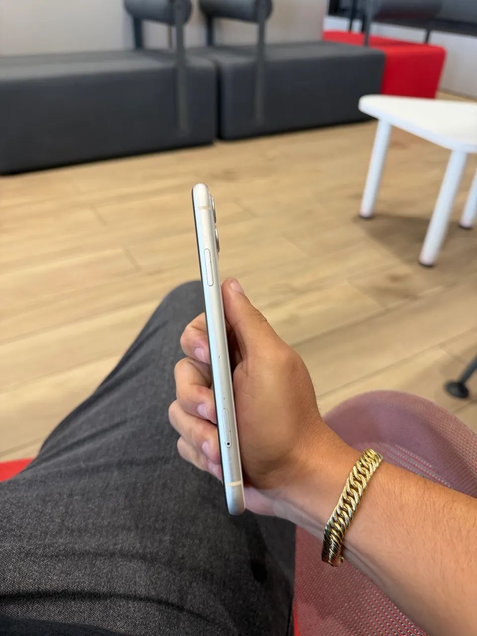 iPhone 11 64 GB funcionando perfeitamente ! Aceito cartão - Foto 4