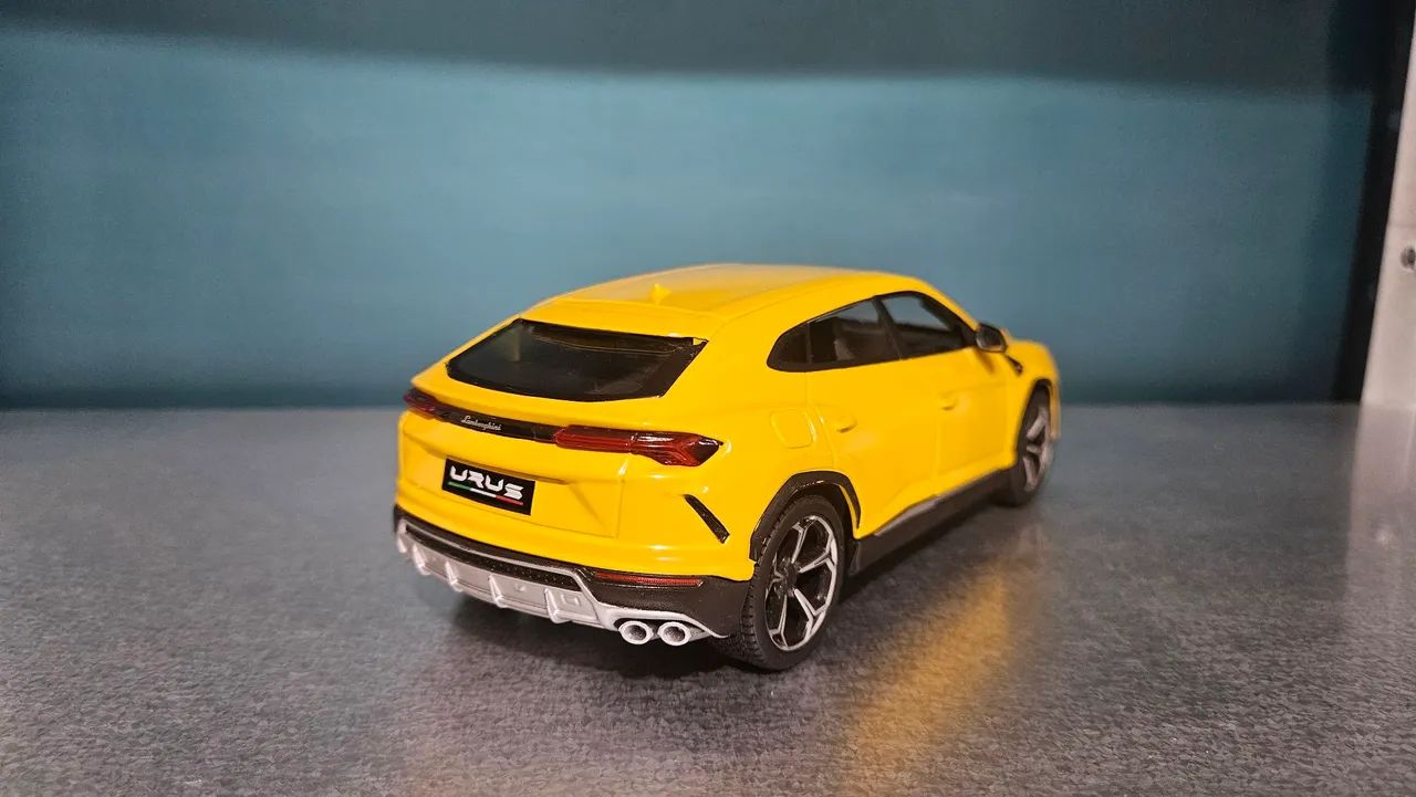 Miniatura Lamborghini Urus 1:24 - Foto 2