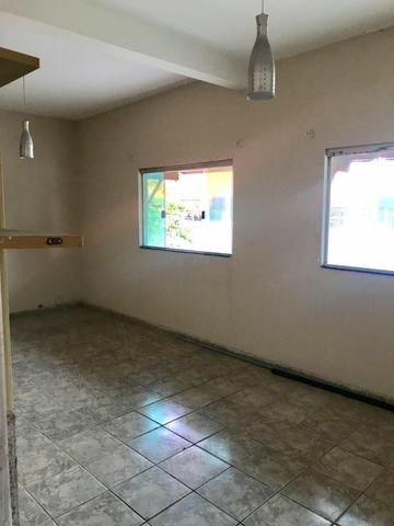 Casa 3/4 grande bastante arejada localização excelente