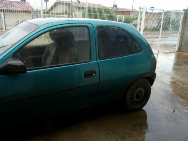 Vendo corsa 96 1.4 vidro trava alarme e conta corente carri todo em dias - Foto 2