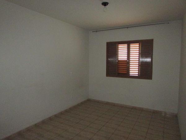 Casa com 3 quartos - Bairro Jardim Planalto em Goiânia - Foto 9