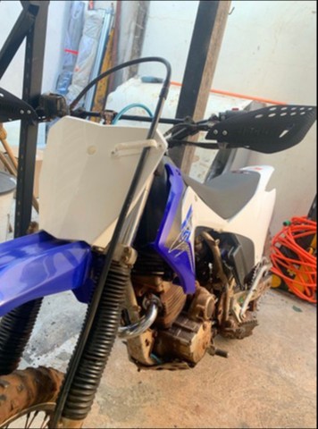 VENDO MOTO DE TRILHA 250CC