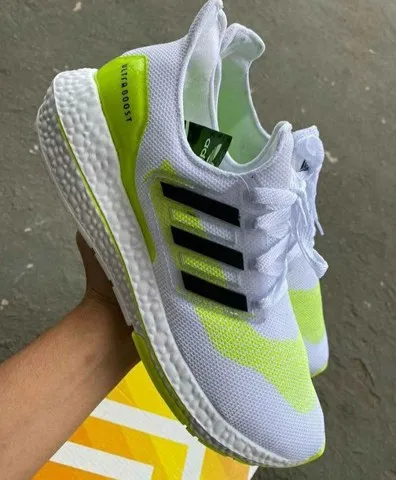 Tênis Adidas Ultra Boost para caminhada e dia a dia