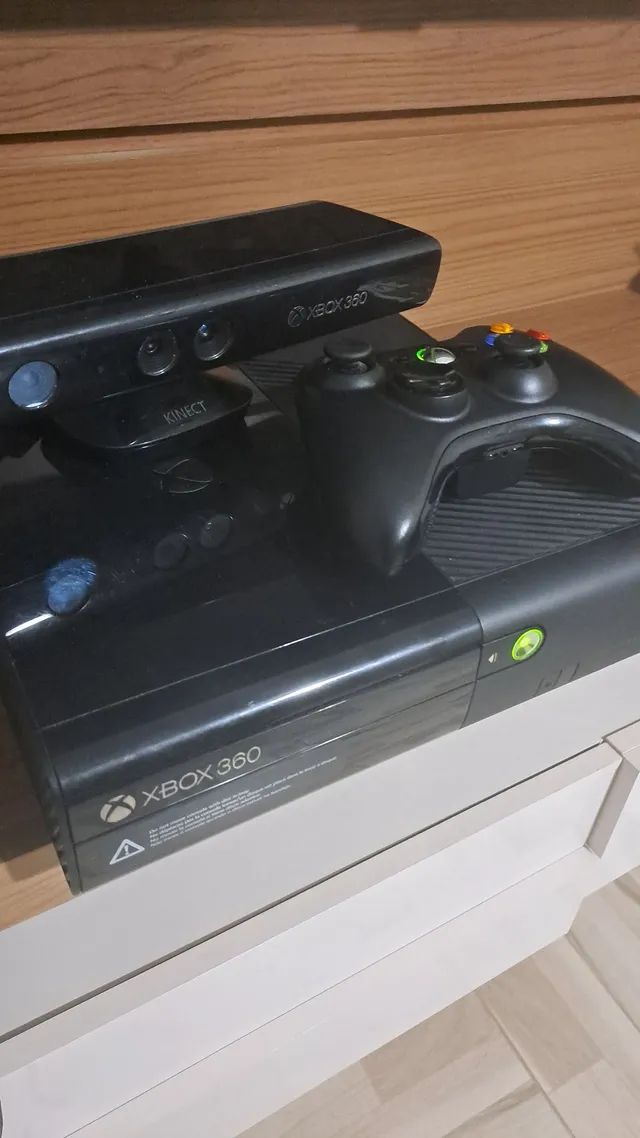 Xbox 360 bloqueado + kinect + 12 jogos em Praia Grande-Sp