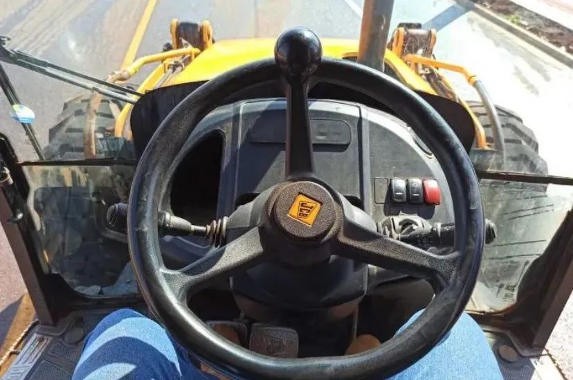 Retroescavadeira JCB 2015 - Foto 4