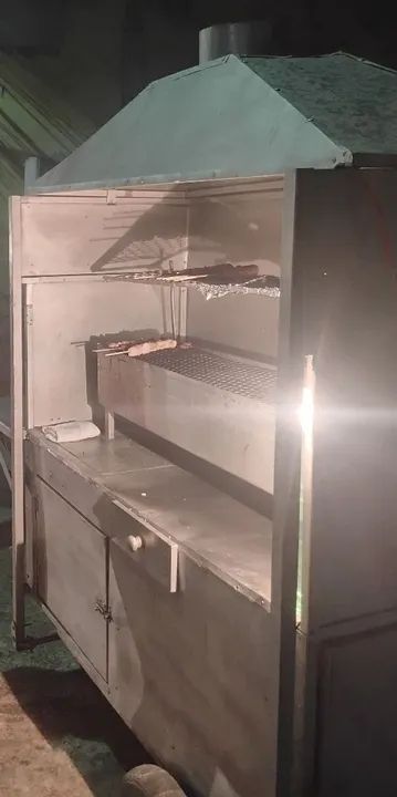 Carrinho de espetinho ótimo e muito grande 