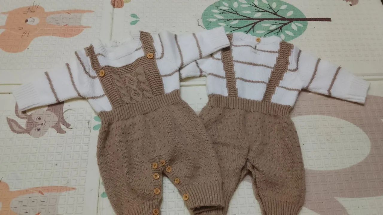 Macacão para gêmeos em tricô unissex ideal para bebês gêmeos . - Foto 4