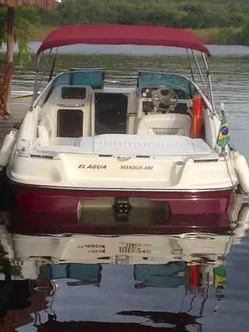 Lancha Regal Cabinada