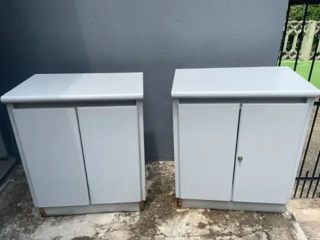 2 Armários de Madeira - Ideal para organizar seu espaço!