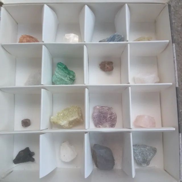 Coleção de 16 minerais e rochas do Brasil