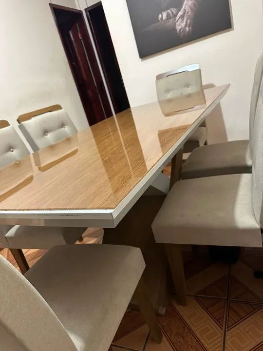 Mesa de jantar em madeira com 6 cadeiras - Foto 4