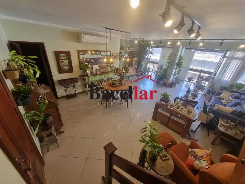 Apartamento - / Residencial / Tijuca