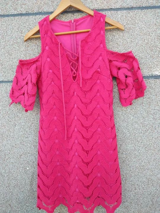 Vestido de renda pink - ombro de fora