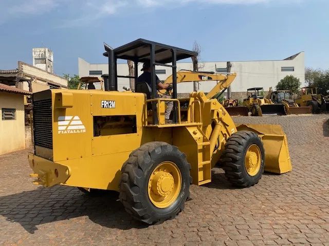Vende-se Pá Carregadeira Fiiatallis FR12M  ano: 1985 - Foto 2