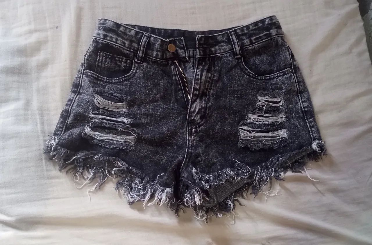 Short Jeans Destroyed Preto - Tamanho P(34/36 ambos os shorts)
