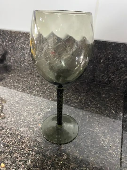 Conjunto de 4 taças de vinho ou água toda trabalhada - Foto 2