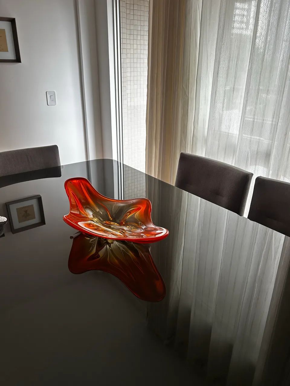 Mesa com 6 cadeiras de madeira estofada em linho - Foto 3