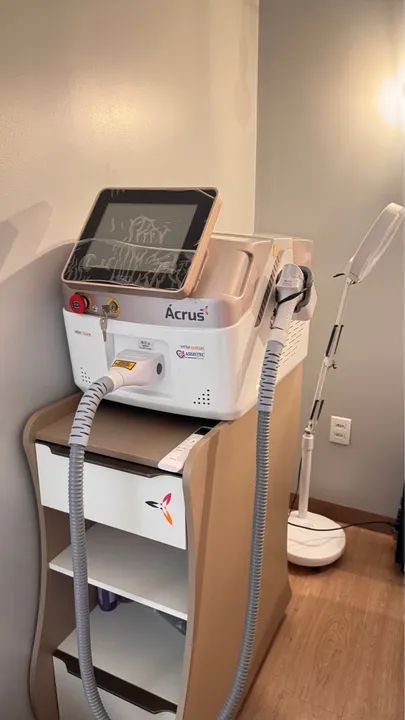 Vendo  Depilação a laser Acrus HTM com carrinho auxiliar da própria marca