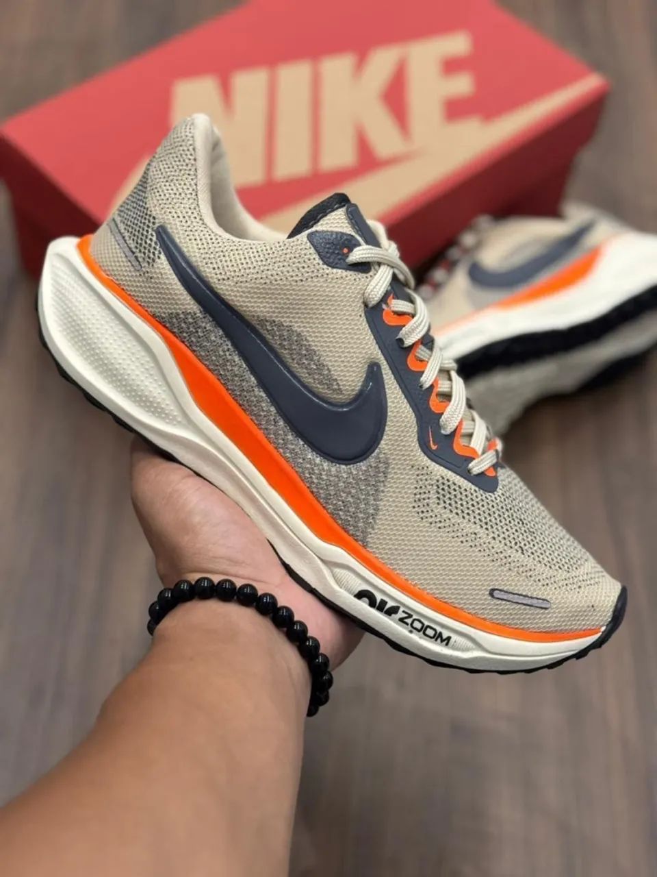Tênis Nike Branco com Detalhes em Azul com molas confortáveis  - Foto 4