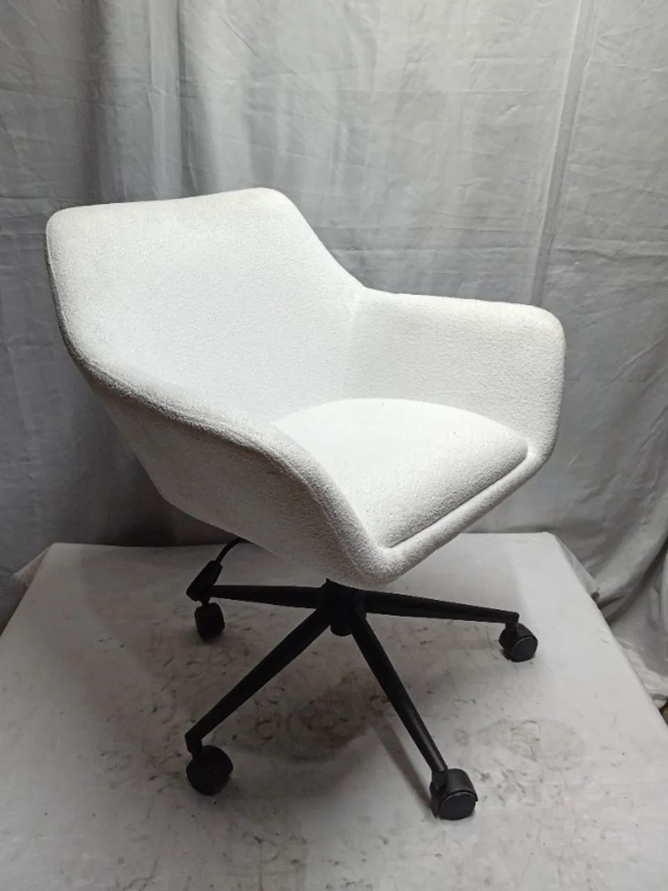 Cadeira Poltrona Giratória Tecido Branca - Foto 2