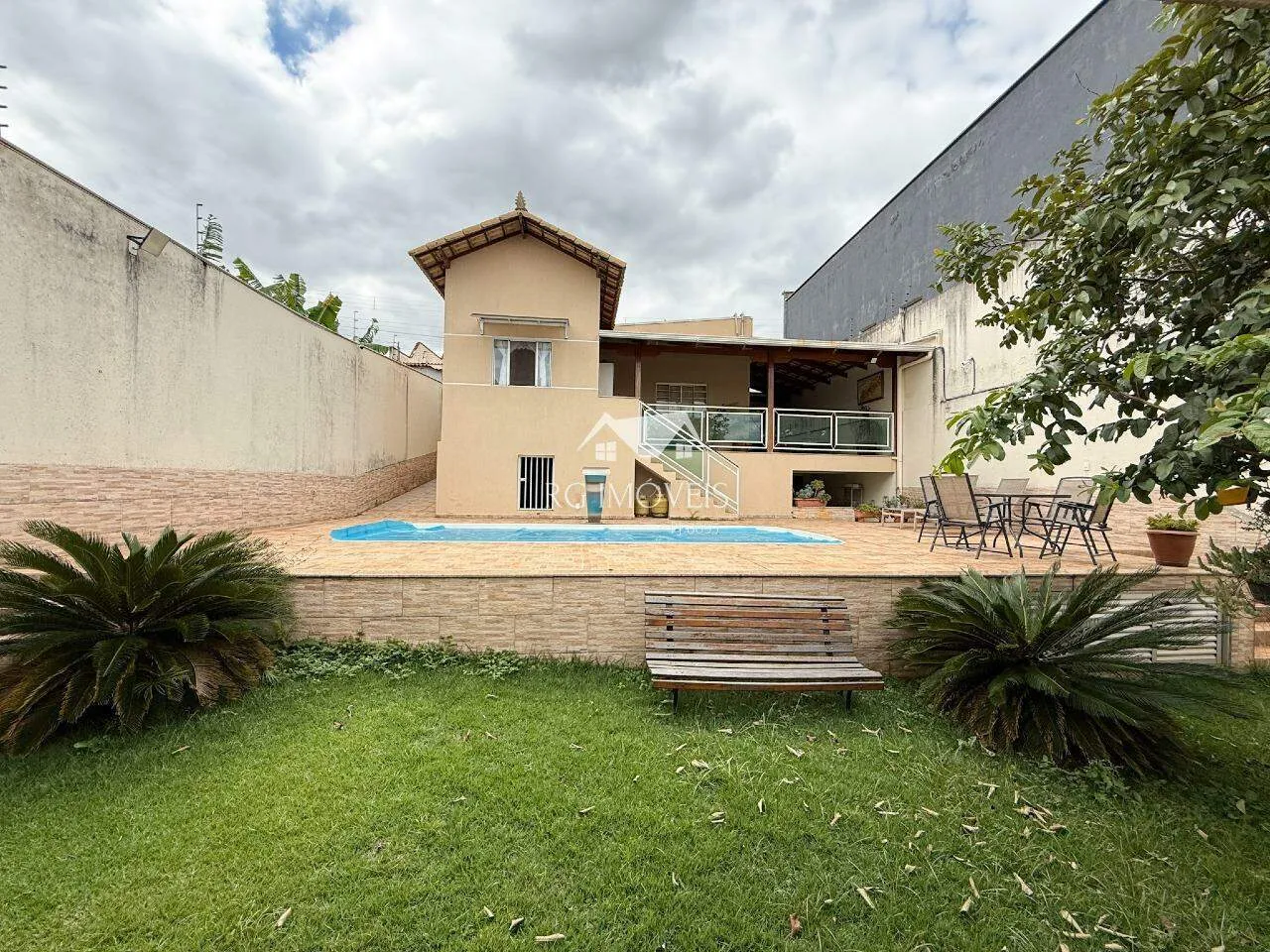 Casa 3 quartos com piscina no Bairro Araguaia