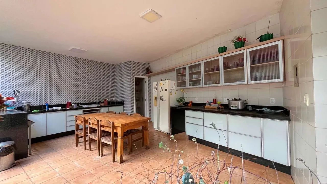 Casa no Santa Lúcia com 541m², 4 quartos, 2 suítes, 5 banheiros e 4 vagas - Foto 4