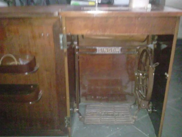 Maquina de costura Singer com gabinete completo, costura reta,  - Foto 3