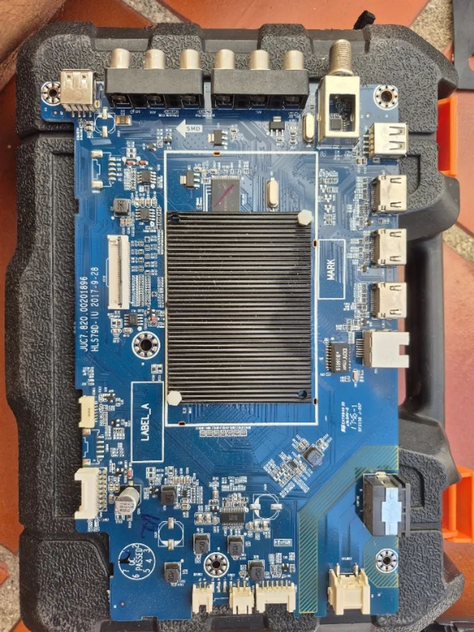 Placa Principal TV LED JUC7.820.00201896 HLS19D-1 - Testada e Funcionando!