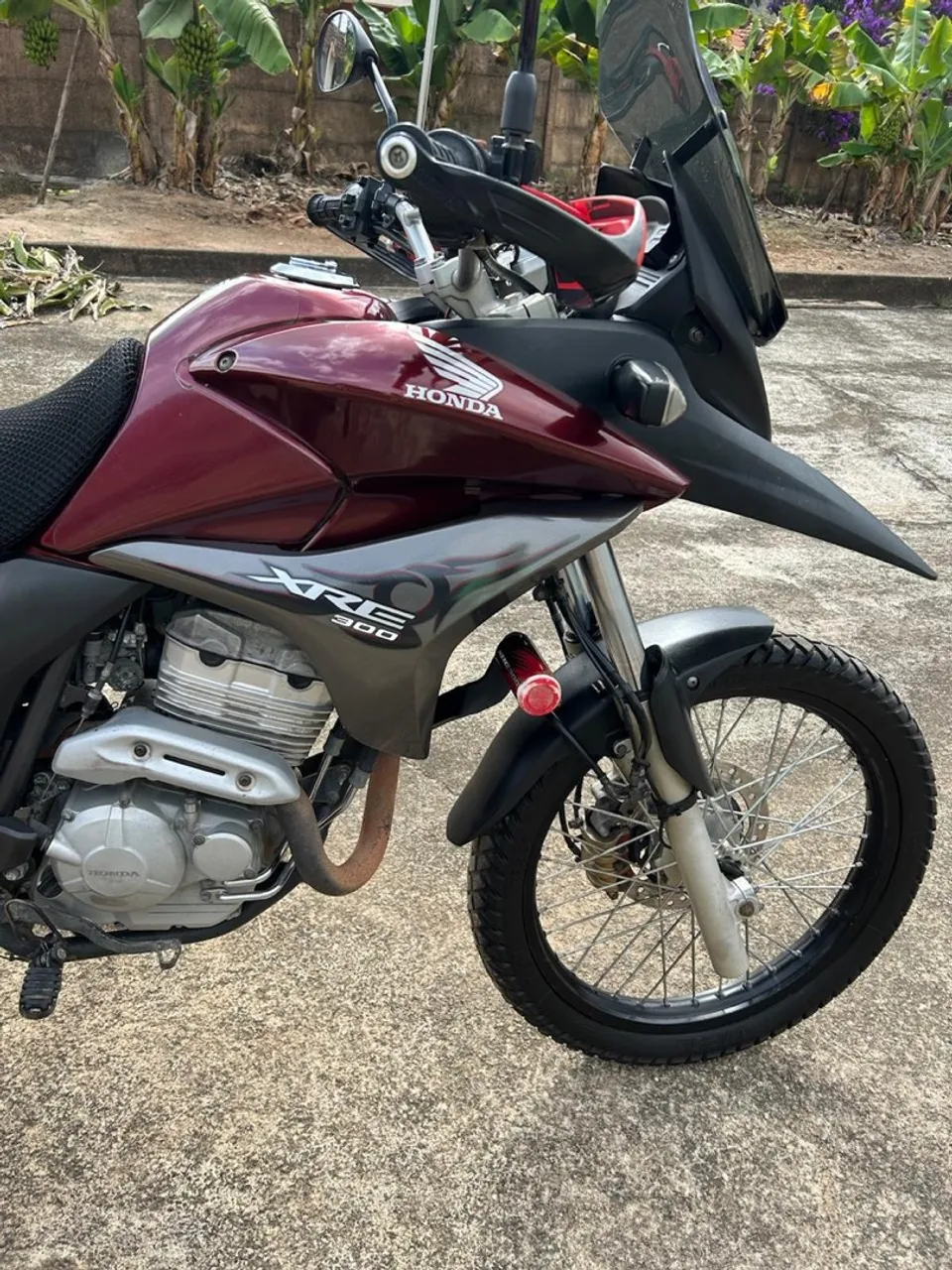 Vende-se moto IMPECÁVEL, toda revisada! Dono extremamente cuidado!!
