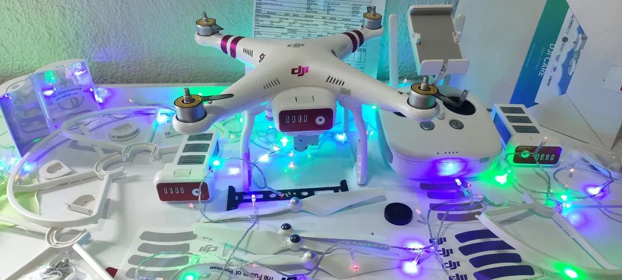Drone DJI Phantom 3 com acessórios